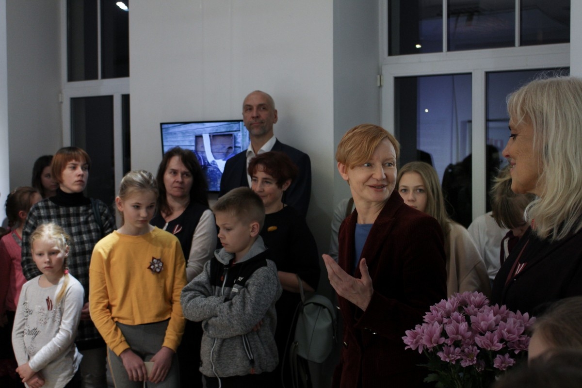 Izstādes "Dārgumi: Ko stāsta tautastērps" atklāšana Ogrē 12.11.2019.