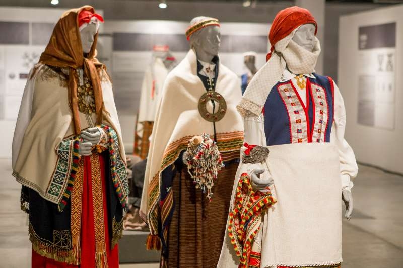 Latviešu tautas lietišķās mākslas un Dziesmu svētku tradīcijas izstāde “Latviskās dvēseles raksti”