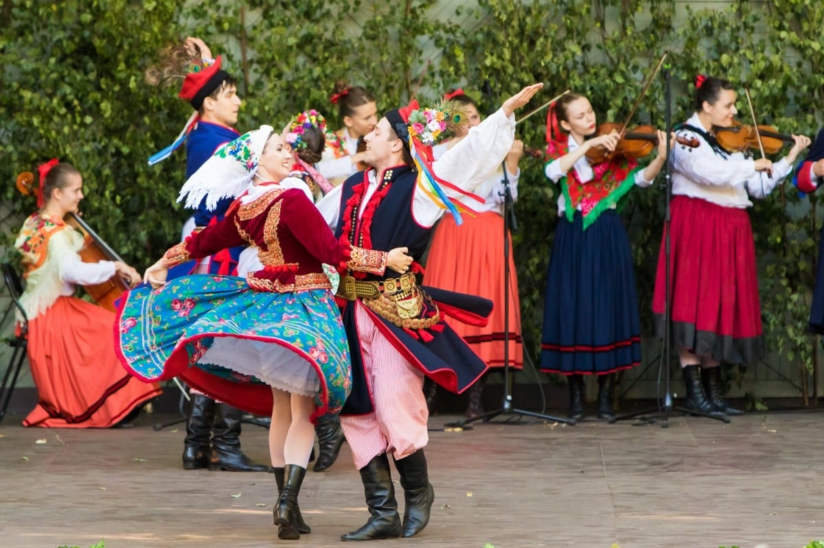 VIII Starptautiskā tautas deju festivāla "Sudmaliņas" koncerti un latvisko labumu tirgus Vērmanes dārzā Rīgā