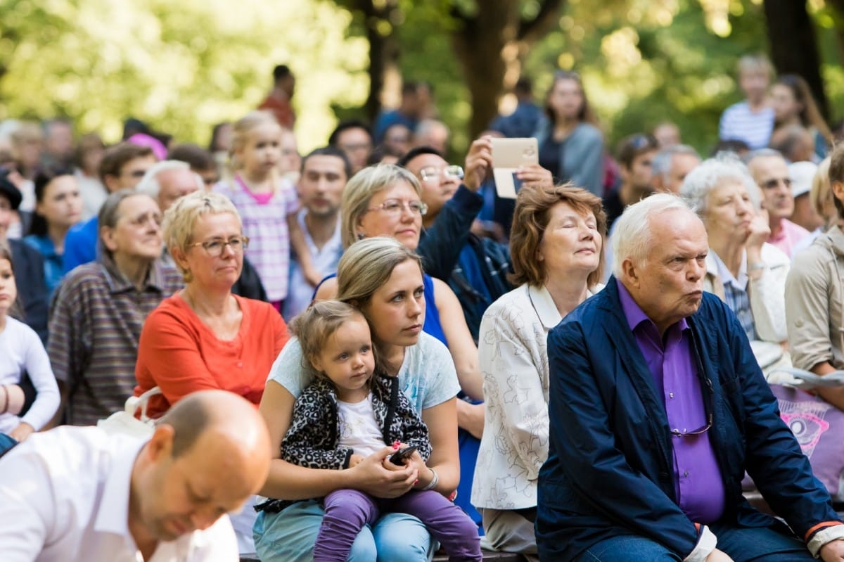 VIII Starptautiskā tautas deju festivāla "Sudmaliņas" koncerti un latvisko labumu tirgus Vērmanes dārzā Rīgā
