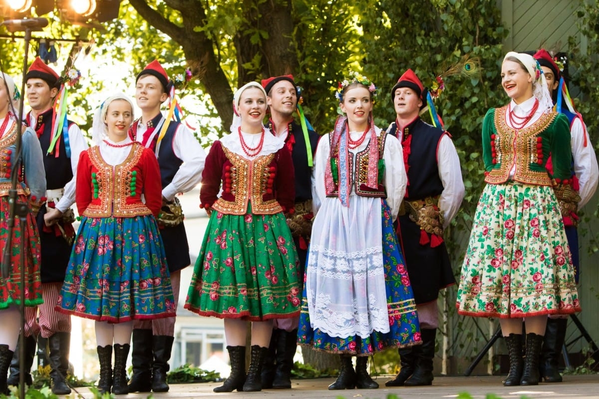 VIII Starptautiskā tautas deju festivāla "Sudmaliņas" koncerti un latvisko labumu tirgus Vērmanes dārzā Rīgā