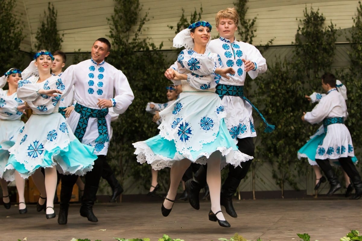 VIII Starptautiskā tautas deju festivāla "Sudmaliņas" koncerti un latvisko labumu tirgus Vērmanes dārzā Rīgā