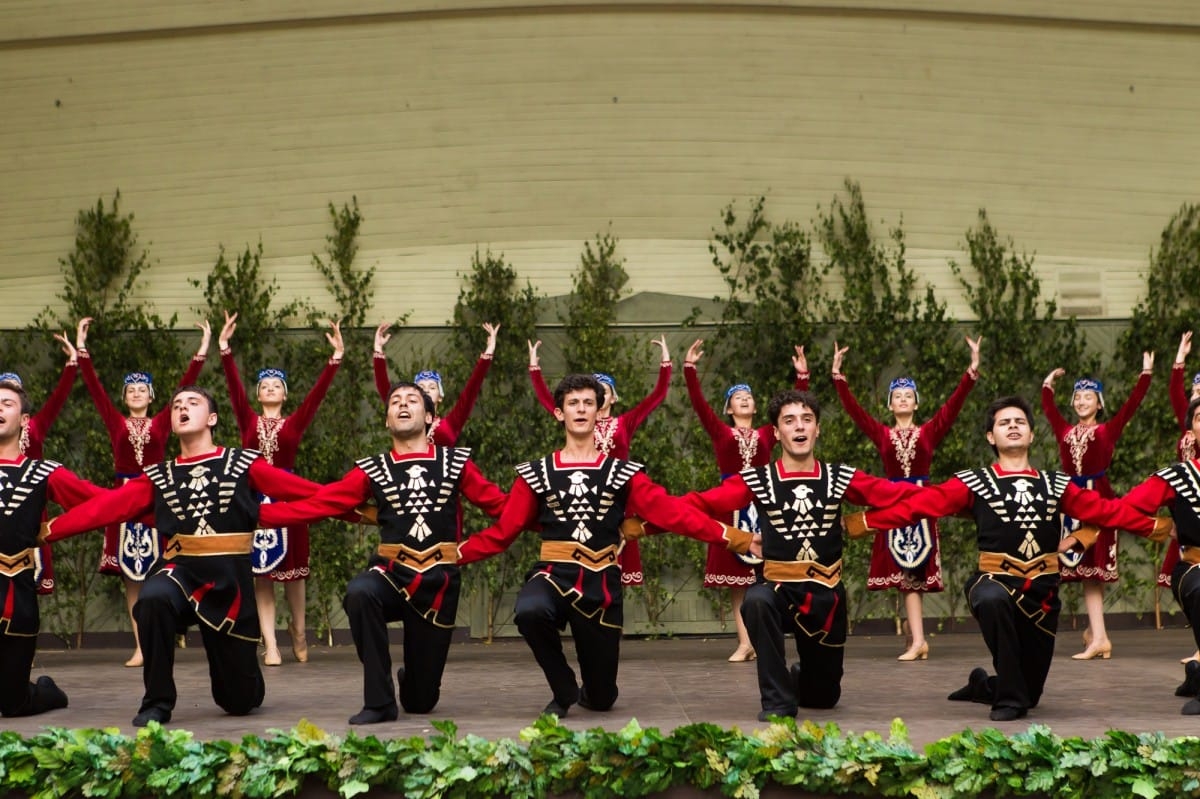 VIII Starptautiskā tautas deju festivāla "Sudmaliņas" koncerti un latvisko labumu tirgus Vērmanes dārzā Rīgā