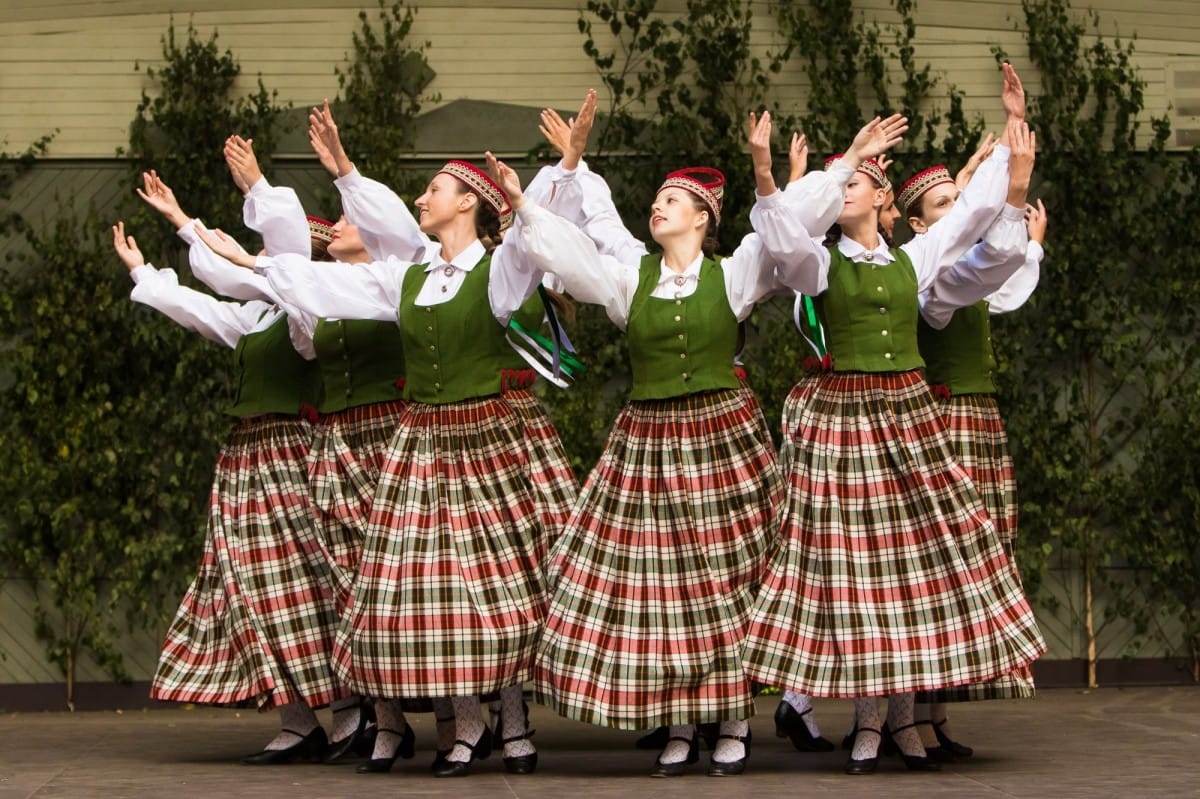 VIII Starptautiskā tautas deju festivāla "Sudmaliņas" koncerti un latvisko labumu tirgus Vērmanes dārzā Rīgā