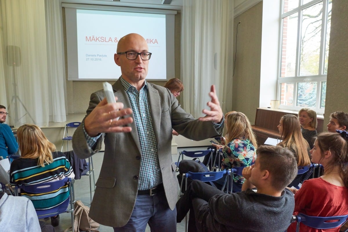 Starptautiskās jauniešu laikmetīgās mākslas triennāles EKSPERIMENTA! darbnīca